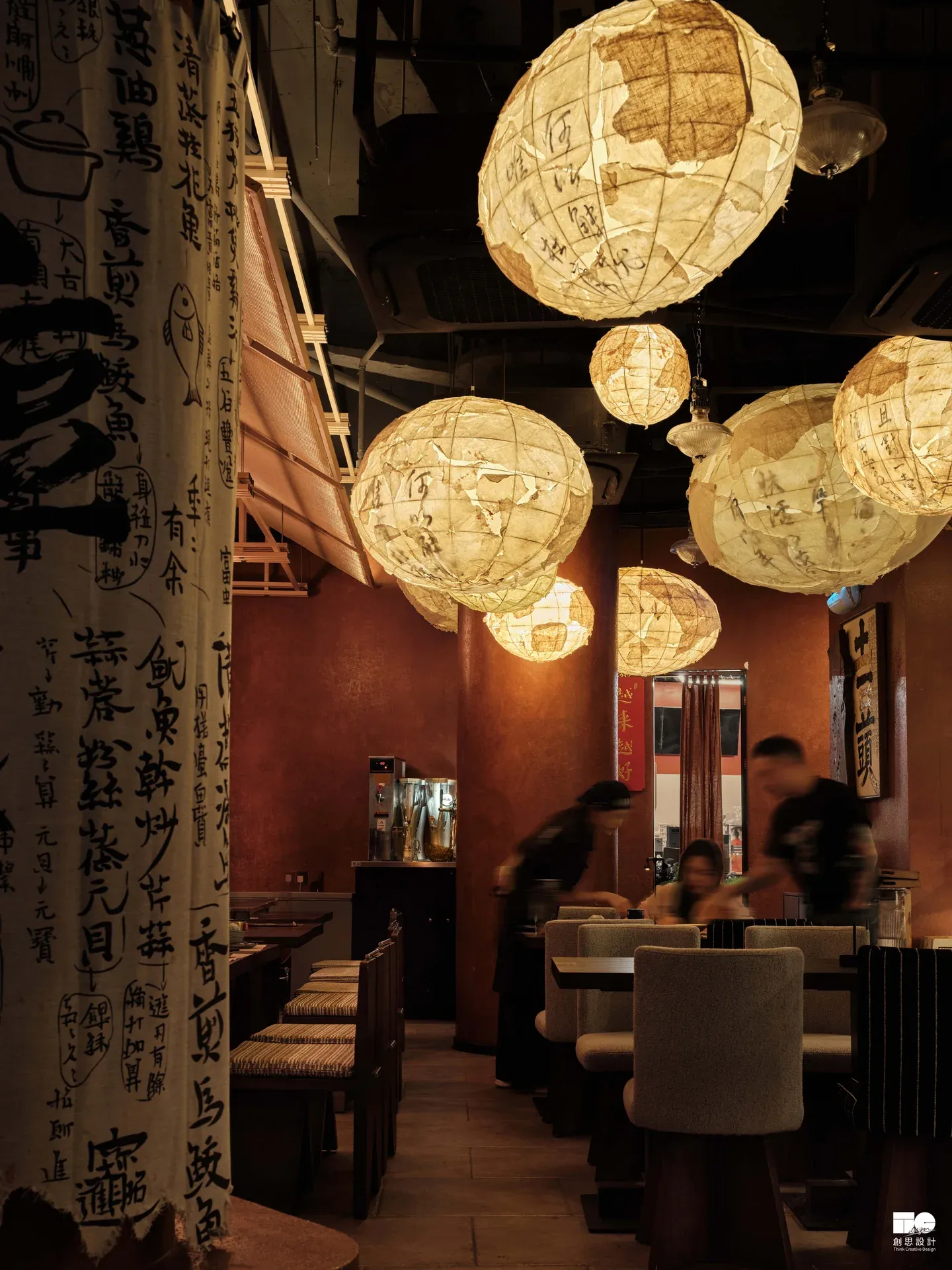 广州土豆頭酒馆 — 手工灯笼与就餐空间